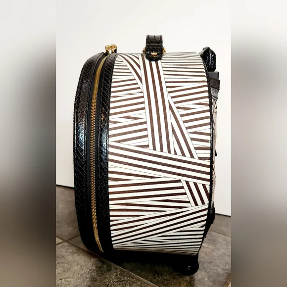 Henri bendel disturbed hatbox wheelie with hb heart keychain purse charm - Picture 4 of 12